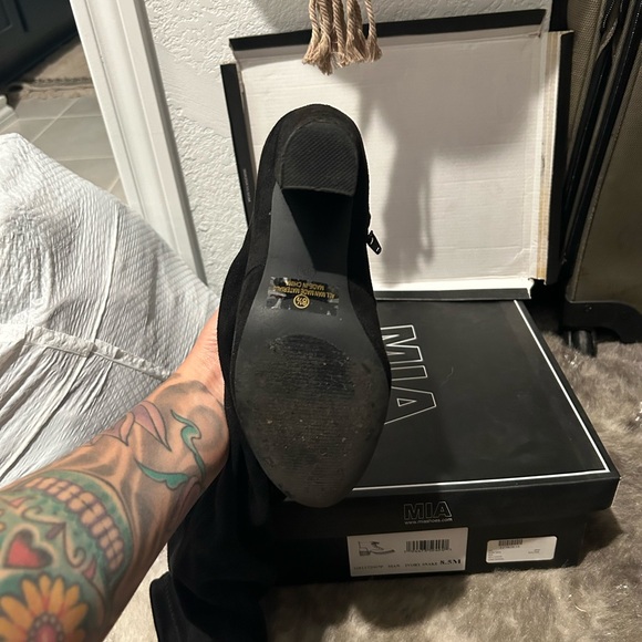 Lulus over the knee boots 8.5 - Picture 3 of 3